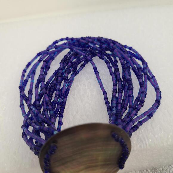 Bracelet large round mother pearl pendant attach to multiple strands of purple - Picture 2 of 6